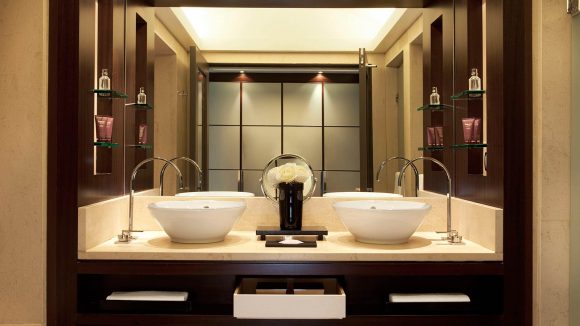 Deluxe Room – Bathroom